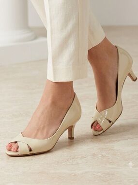 Antonio Melani Shiny Cream Open Toe Shoe, 2” heel, summer dress shoe, size 7.5